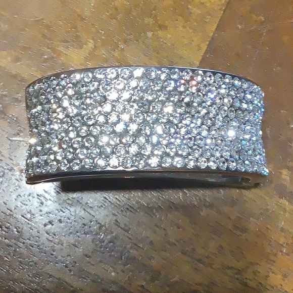 Jewelry - COPY - Stunning Bling Clamper